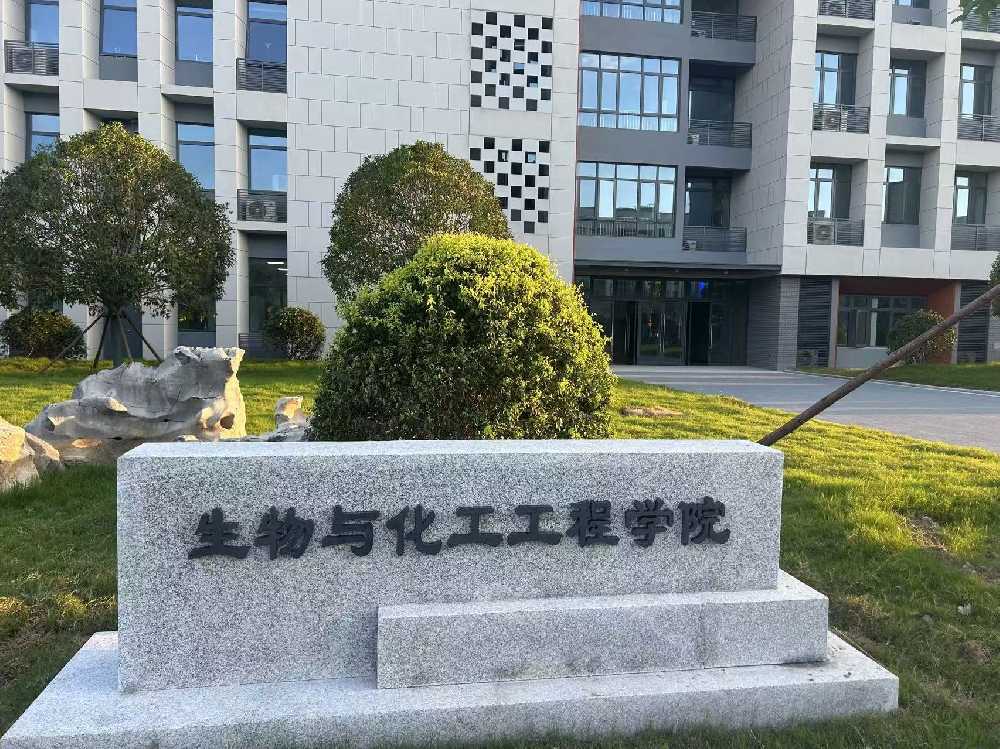 瀍河回族区扬州职业大学体育场高杆灯项目